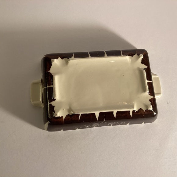 Puritan pottery, divided relish dish, Intaglio pattern - Picture 3 of 4